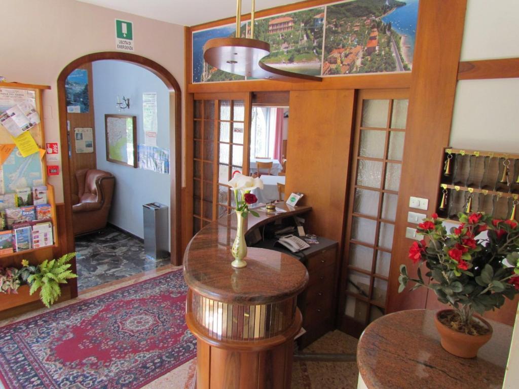 Hotel San Faustino Тори дел Бенако Екстериор снимка