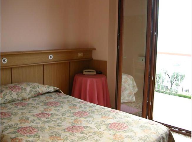 Hotel San Faustino Тори дел Бенако Екстериор снимка