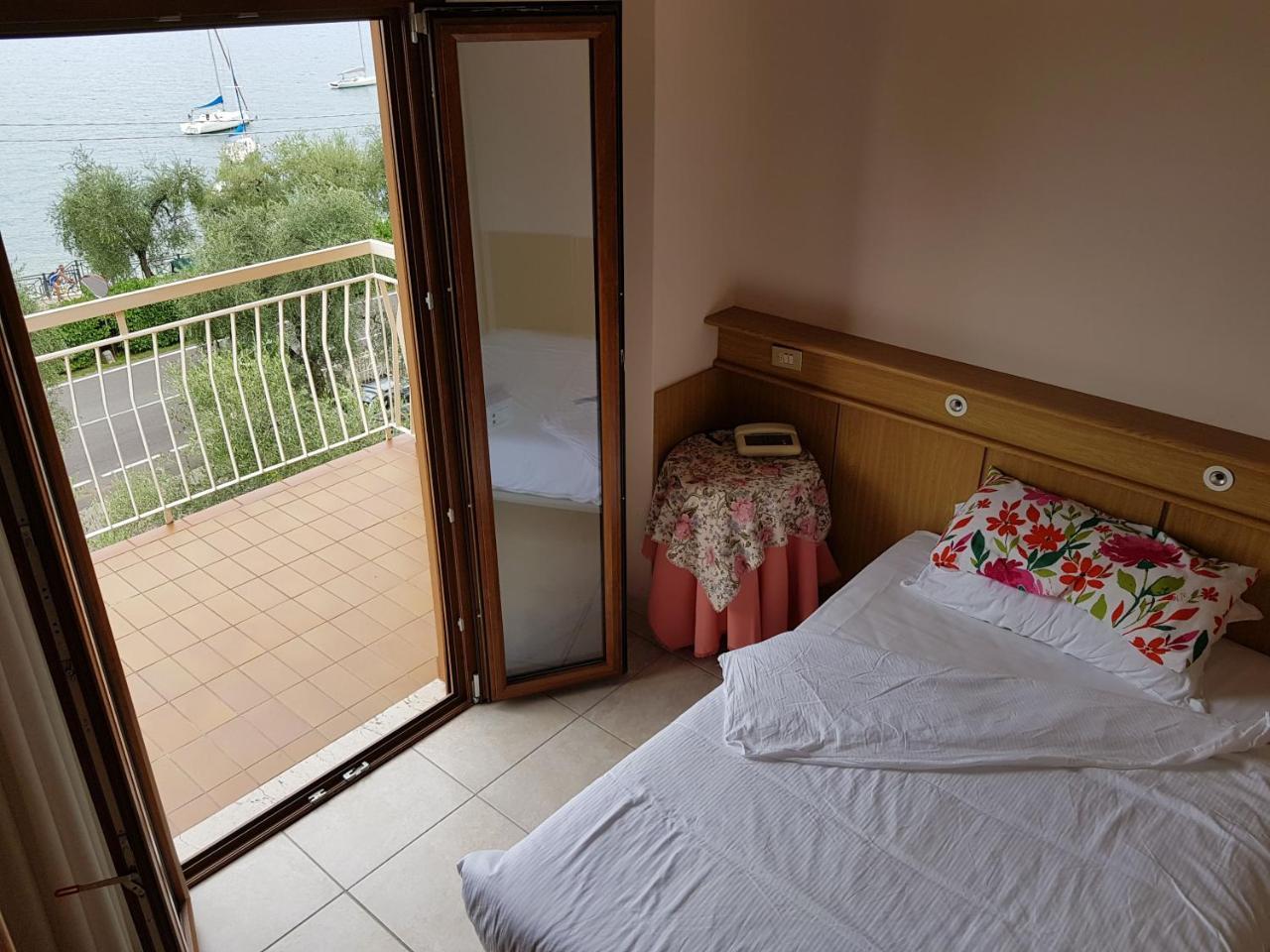 Hotel San Faustino Тори дел Бенако Екстериор снимка