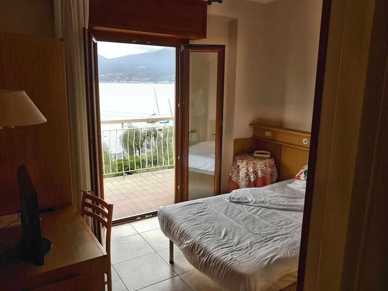 Hotel San Faustino Тори дел Бенако Екстериор снимка